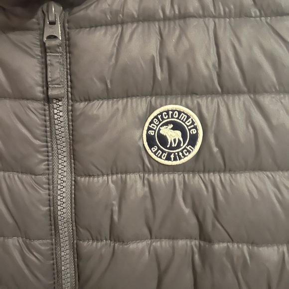 Abercrombie & Fitch Grey Down-filled Puffer Vest Kids XL/16 Fits up to Women Med - Picture 2 of 5